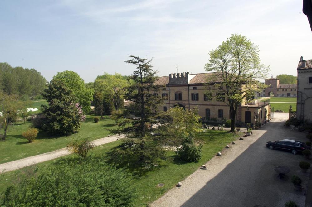 Agriturismo Corte Virgiliana Virgilio Екстериор снимка