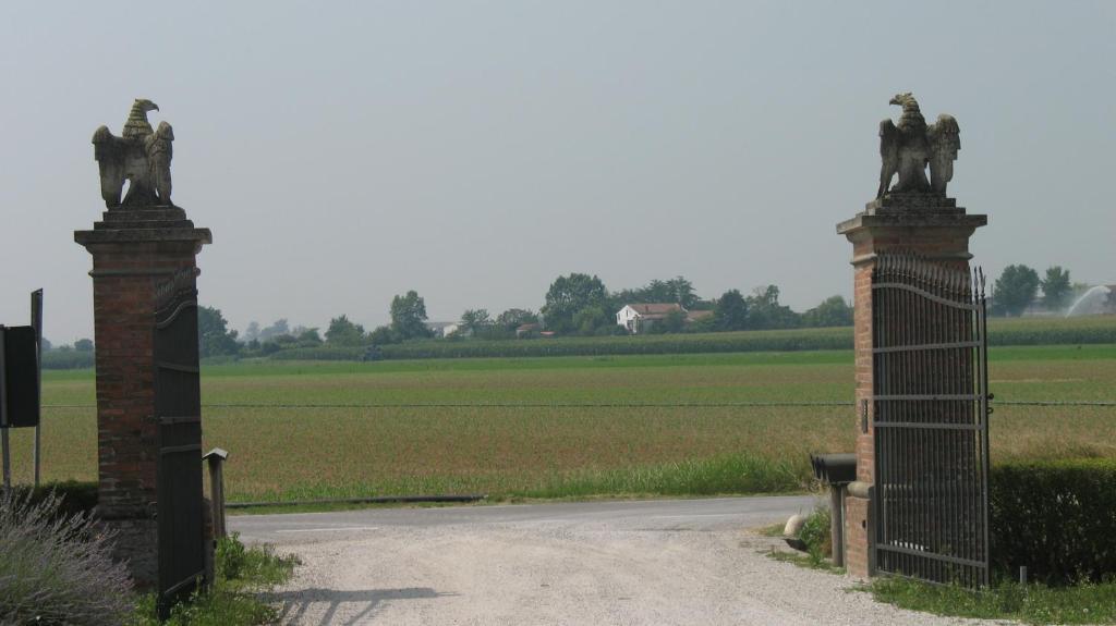 Agriturismo Corte Virgiliana Virgilio Стая снимка